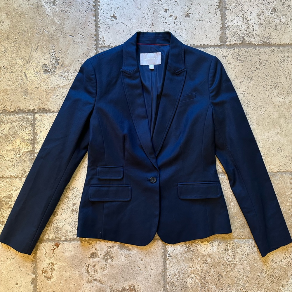 Women’s black Banana Republic Blazer Size 8